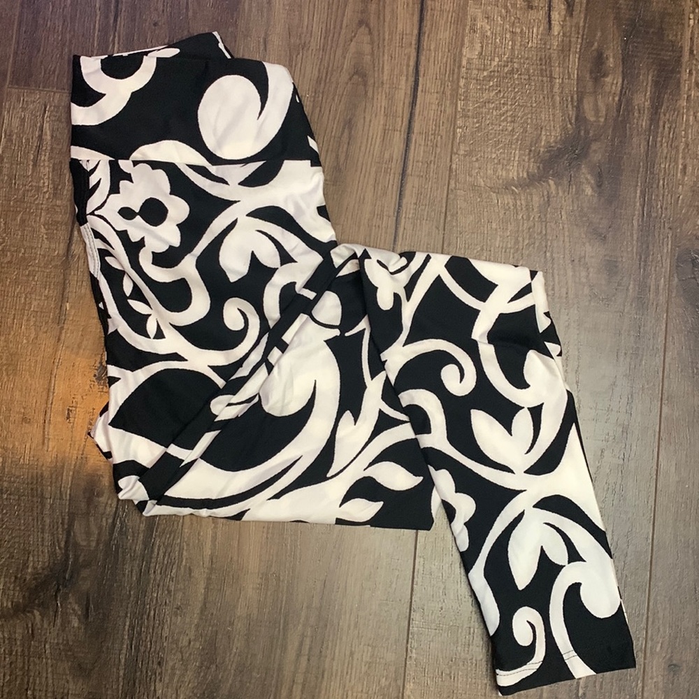 LuLaRoe Black and White Patterned Leggings